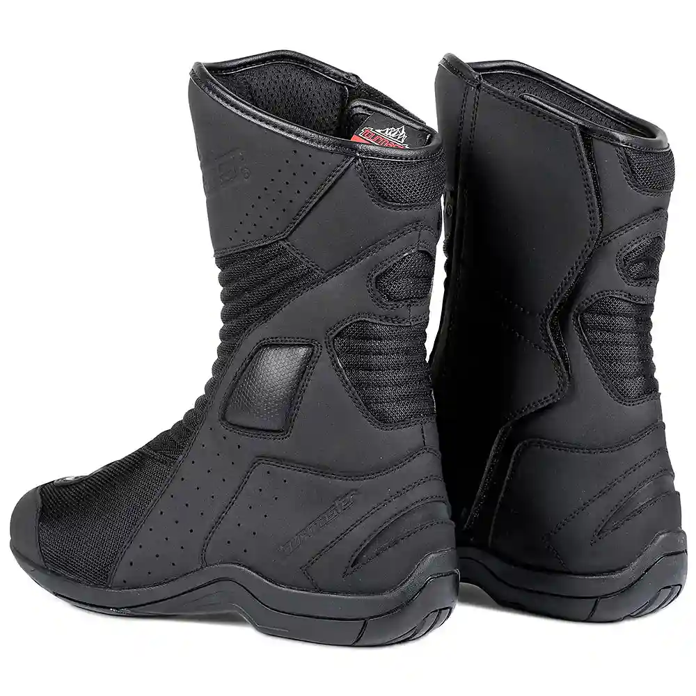 Primer plano de la construcción y material del SOLUTION AIR (Mujer) Botas Tourmaster - Moto Garage Miami