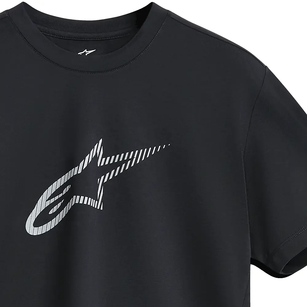 Vista frontal y diseño de calota del EXEMPTION PERFORMANCE - Camiseta Alpinestars - Moto Garage Miami