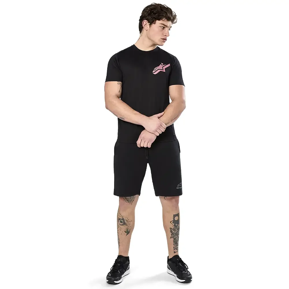 Primer plano de la construcción y material del ATTRITION PERFORMANCE - Camiseta Alpinestars - Moto Garage Miami