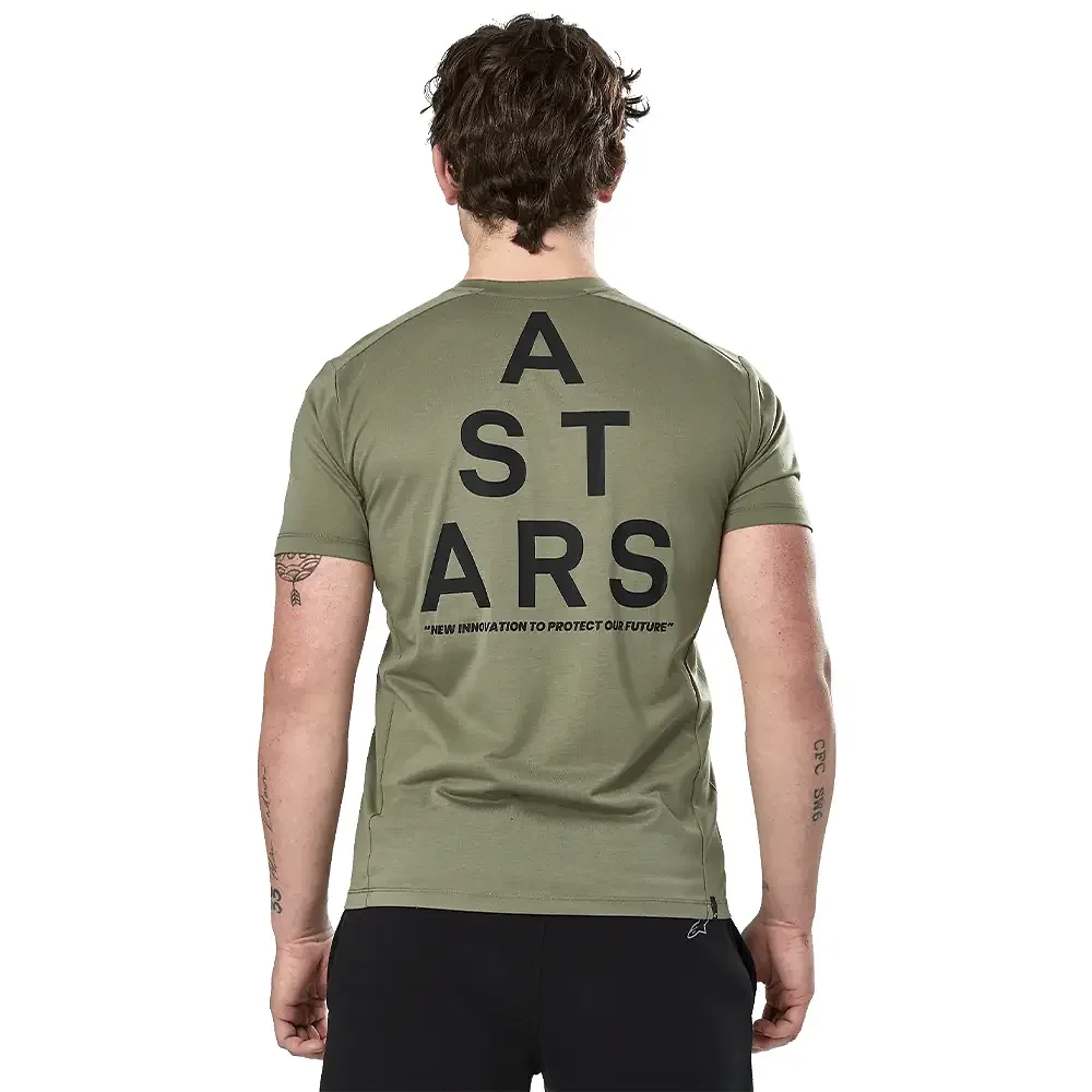 Vista frontal y diseño de calota del ATTRITION PERFORMANCE - Camiseta Alpinestars - Moto Garage Miami