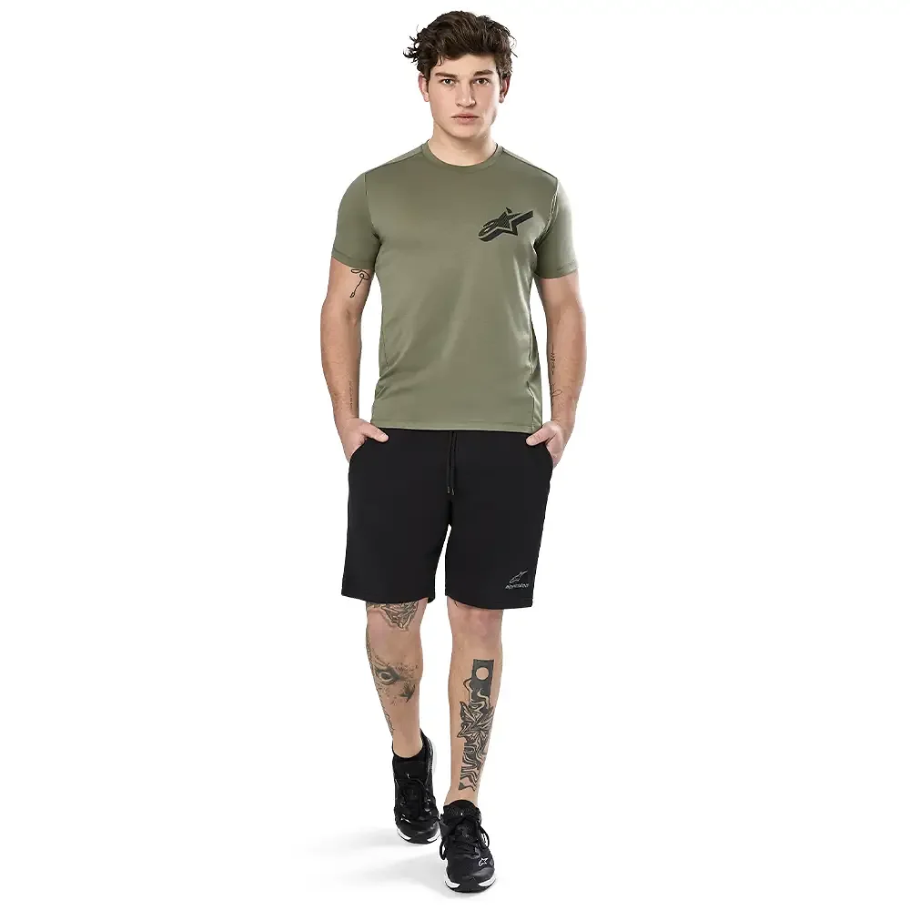 Detalle posterior y spoiler integrado del equipamiento ATTRITION PERFORMANCE - Camiseta Alpinestars - Moto Garage Miami