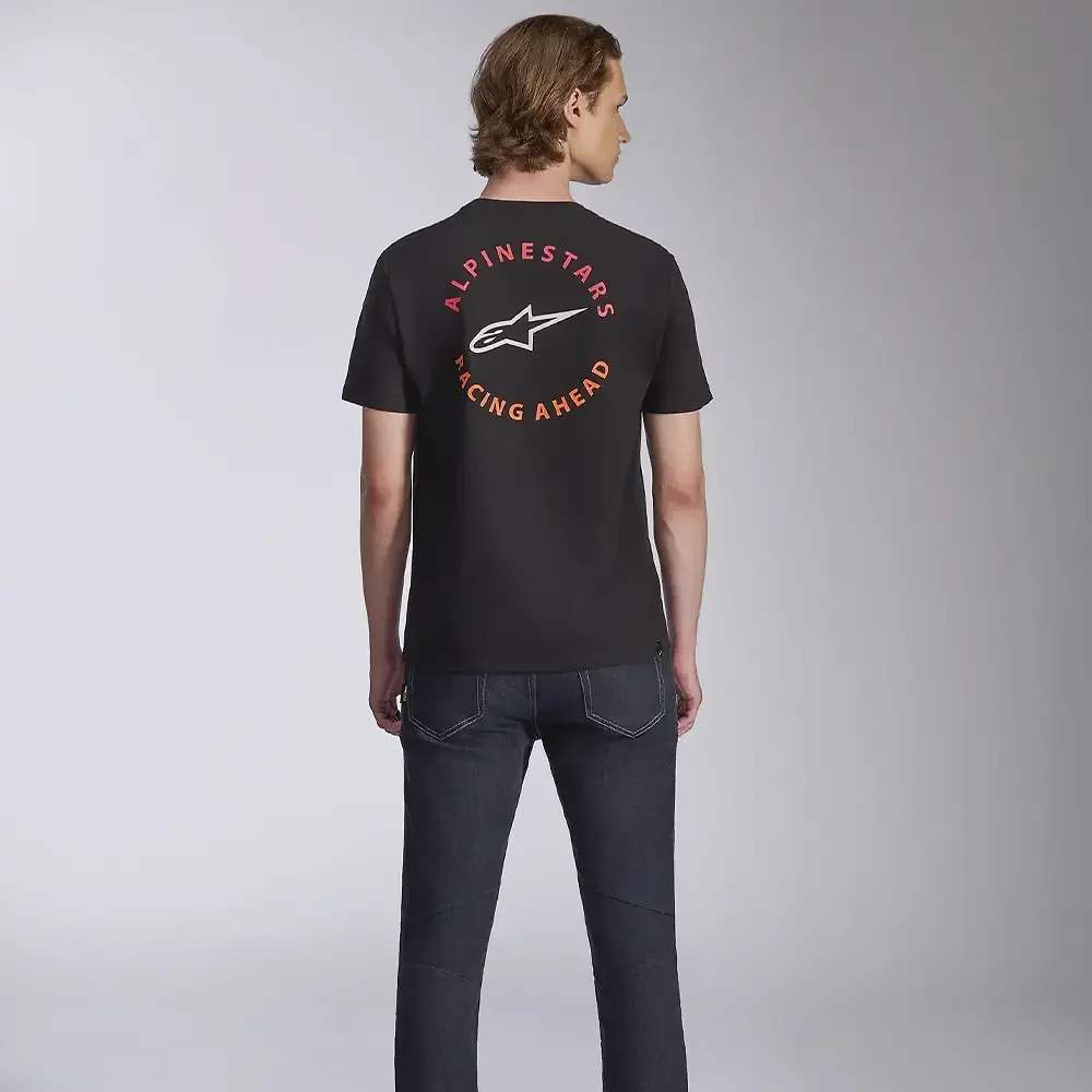 Detalle posterior y spoiler integrado del equipamiento TRUE CSF - Camiseta Alpinestars - Moto Garage Miami