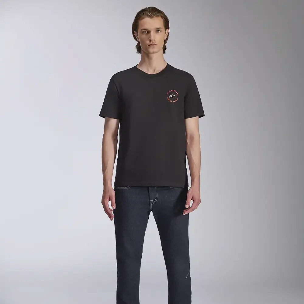 Vista frontal y diseño de calota del TRUE CSF - Camiseta Alpinestars - Moto Garage Miami