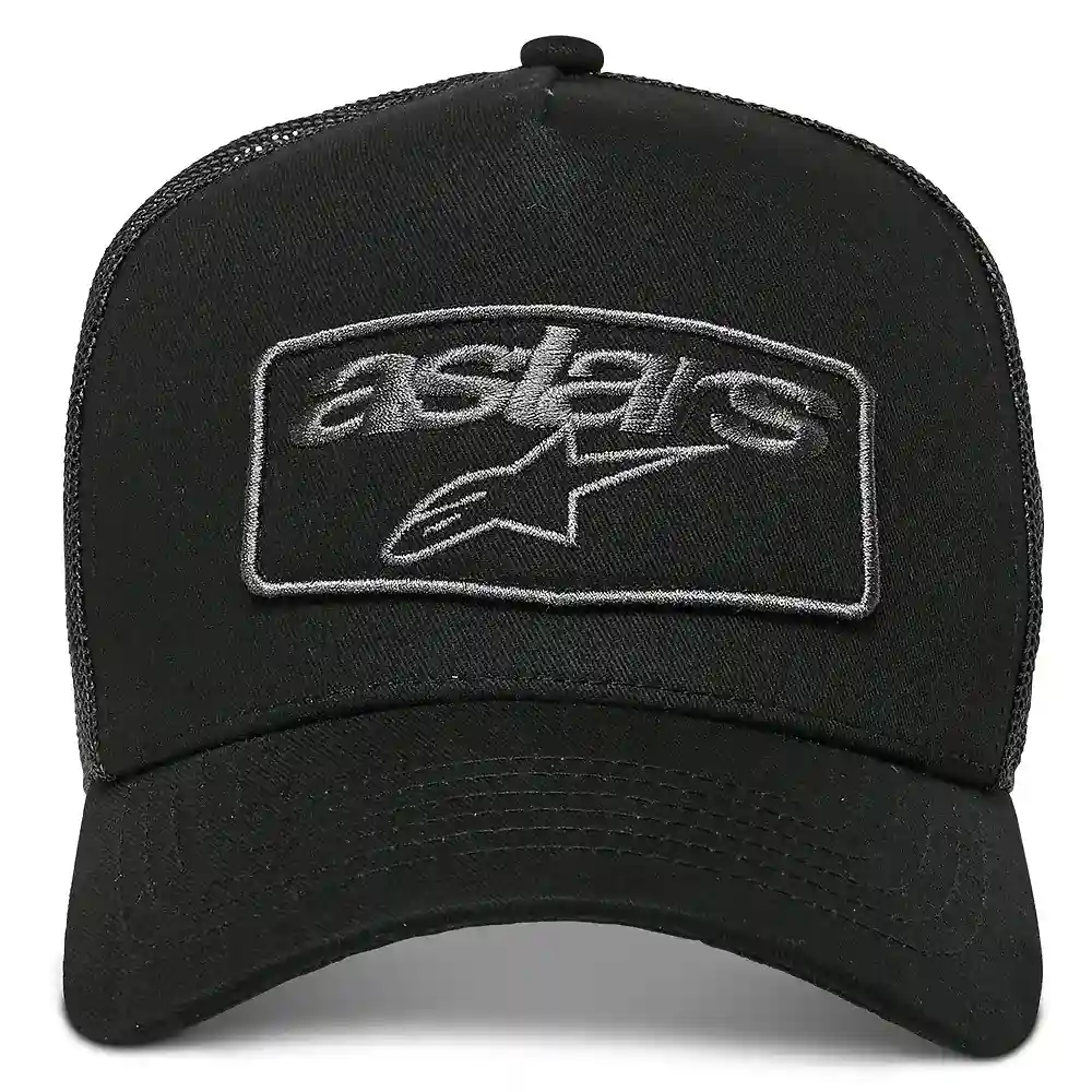 Vista frontal y diseño de calota del Focus Trucker / Gorra Alpinestars - Moto Garage Miami