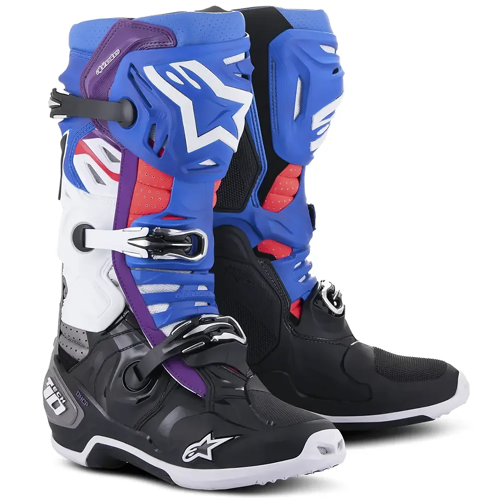 Detalle de pintura y diseño en tonalidad Negro/Azul Esmaltado/Púrpura/Blanco, 14 del Tech 10 Supervented Botas - Moto Garage Miami