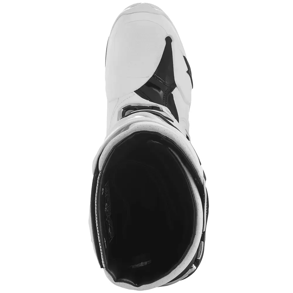 Detalle posterior y spoiler integrado del equipamiento Tech 10 Supervented Botas Alpinestars - Moto Garage Miami