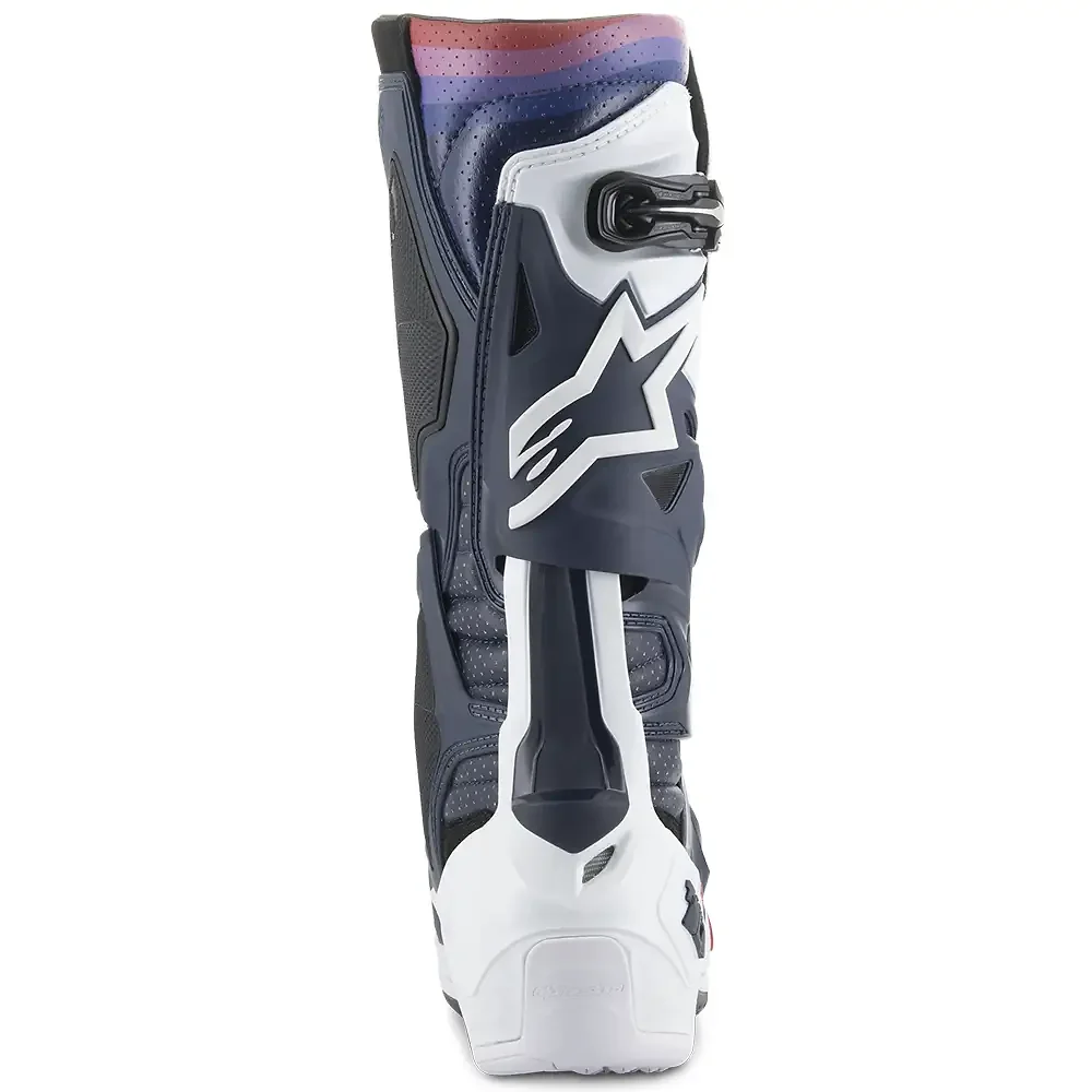 Detalle posterior y spoiler integrado del equipamiento Tech 10 Supervented Botas Alpinestars - Moto Garage Miami