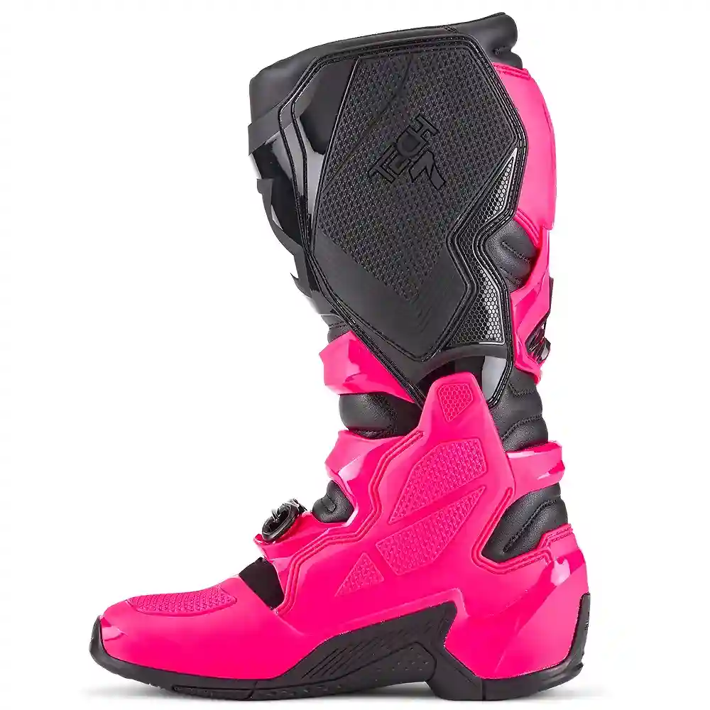 Detalle posterior y spoiler integrado del equipamiento TECH 7 MX / Botas Alpinestars - Moto Garage Miami