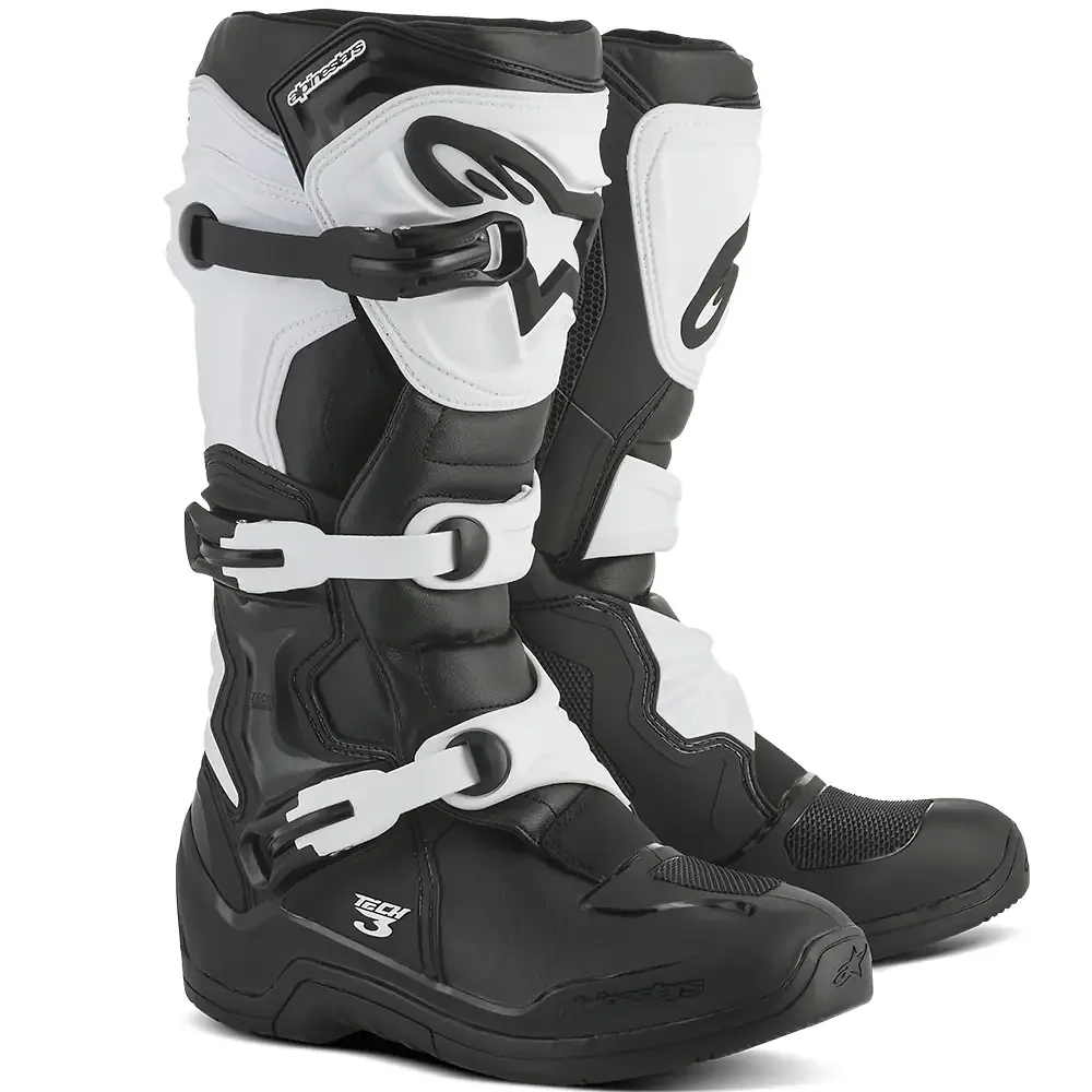 Materiales y estética visual de la versión Negro/Blanco, 16 del Tech 3 Botas - Moto Garage Miami
