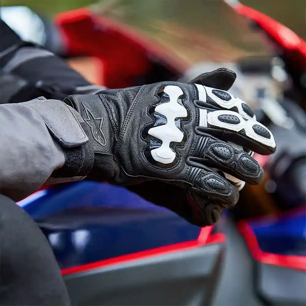 Primer plano de la construcción y material del Guantes Alpinestars CELER V3 - Moto Garage Miami