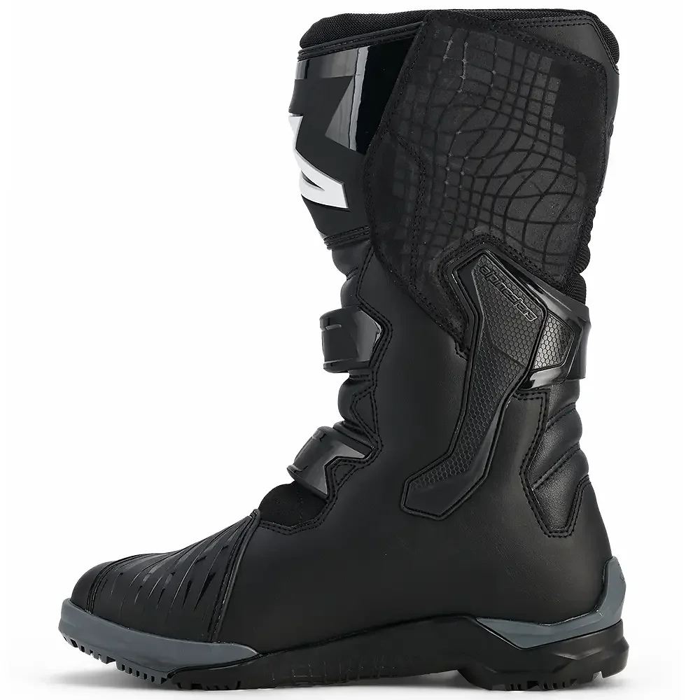 Detalle posterior y spoiler integrado del equipamiento COROZAL V2 Drystar® Botas Alpinestars - Moto Garage Miami