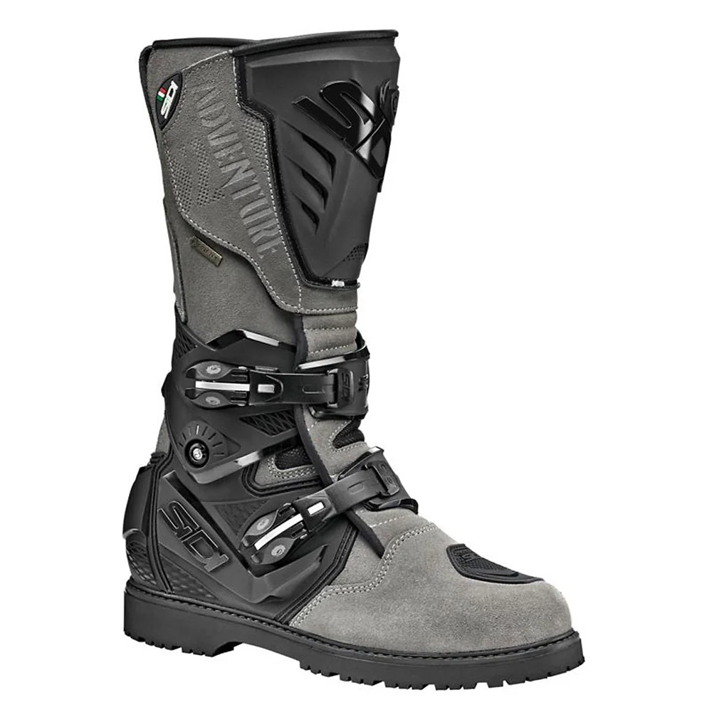 Detalle de pintura y diseño en tonalidad Gris, 50 del ADVENTURE 2 GORE / Botas - Moto Garage Miami