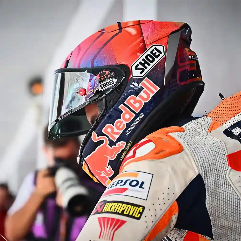 Perfil aerodinámico y sistema de ventilación del X-FIFTEEN MARQUEZ HOLI / Casco SHOEI - Moto Garage Miami