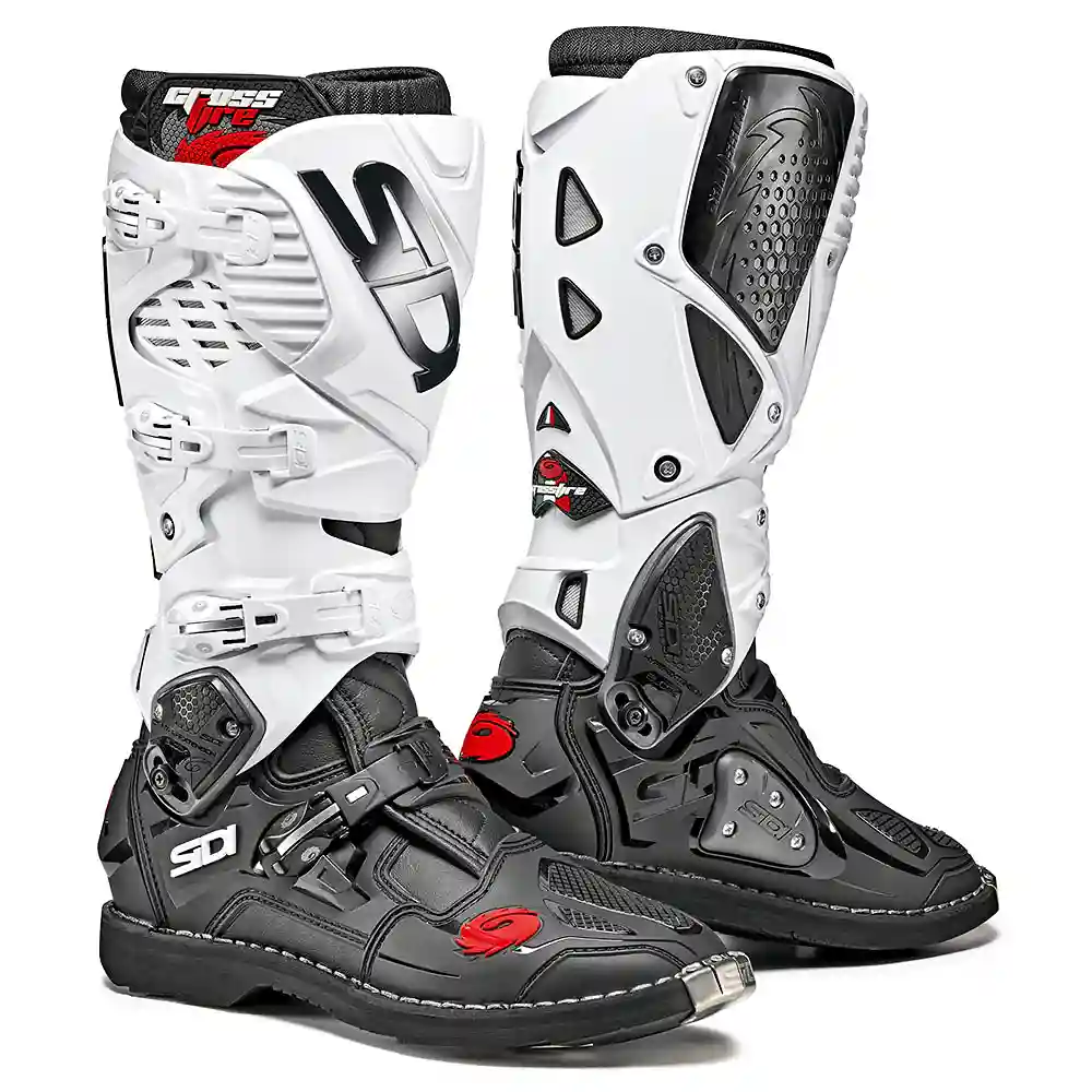Materiales y estética visual de la versión Negro/Blanco, 44 del CROSSFIRE 3 TA Botas - Moto Garage Miami