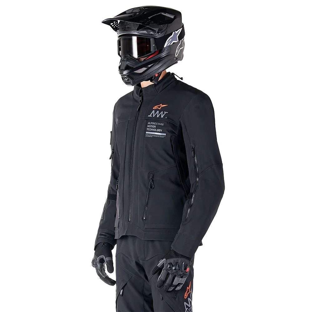 Primer plano de la construcción y material del AMT-8 Stretch Drystar® XF / Chaqueta Alpinestars - Moto Garage Miami