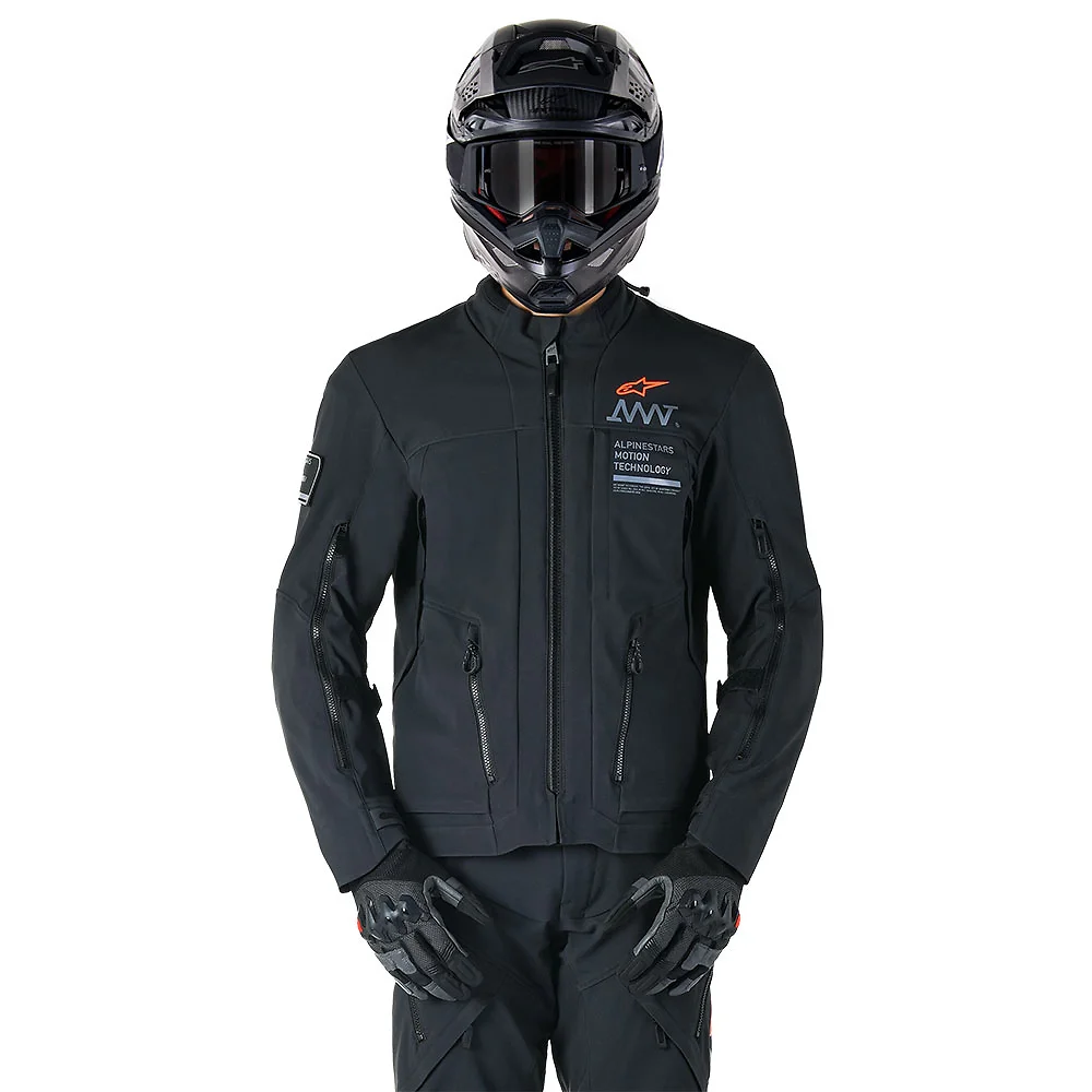 Detalle posterior y spoiler integrado del equipamiento AMT-8 Stretch Drystar® XF / Chaqueta Alpinestars - Moto Garage Miami