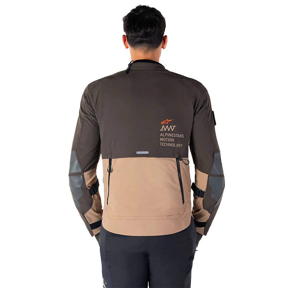 Primer plano de la construcción y material del AMT-8 Stretch Drystar® XF / Chaqueta Alpinestars - Moto Garage Miami