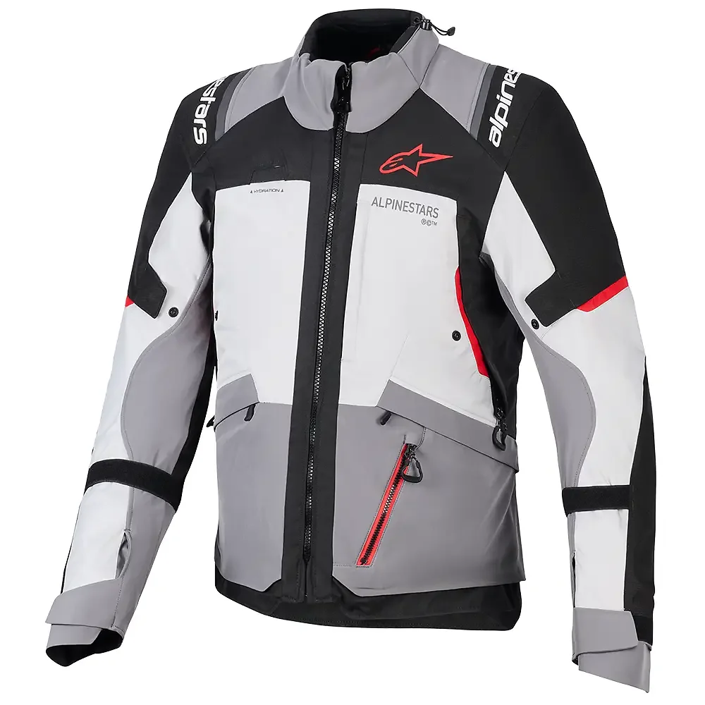 Detalle de pintura y diseño en tonalidad Gris Oscuro/Gris Hielo/Negro/Rojo Brillante, 4XL del Andes V4 Drystar® / Chaqueta - Moto Garage Miami