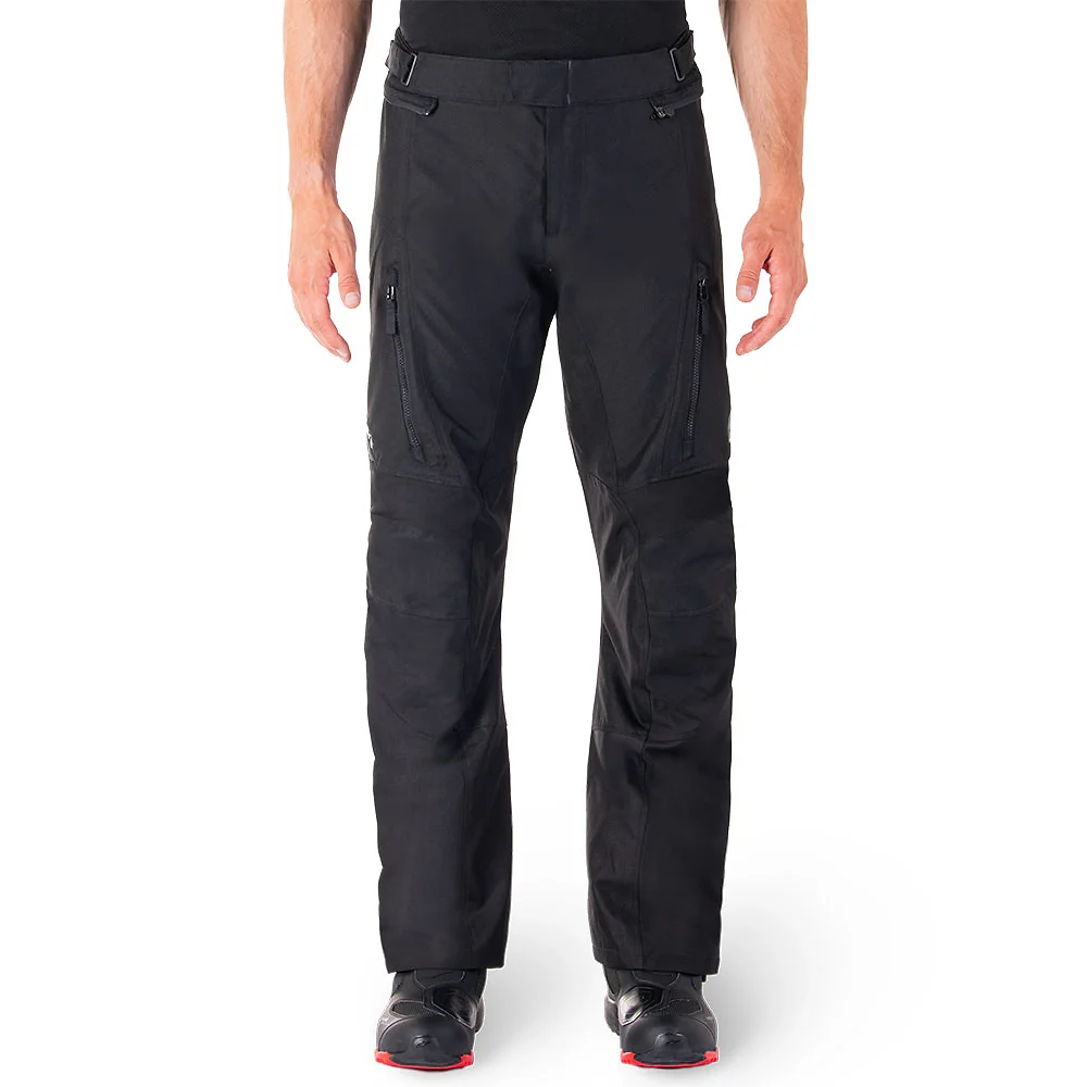 Detalle posterior y spoiler integrado del equipamiento ST-1 Impermeable Pant Alpinestars - Moto Garage Miami