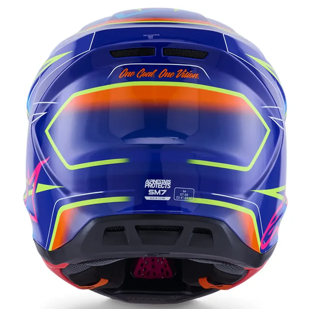 Vista frontal y diseño de calota del SM7 CAST - Casco Alpinestars - Moto Garage Miami