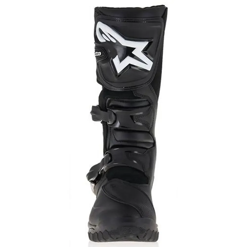 Detalle posterior y spoiler integrado del equipamiento Corozal Adventure Drystar® / Botas Alpinestars - Moto Garage Miami