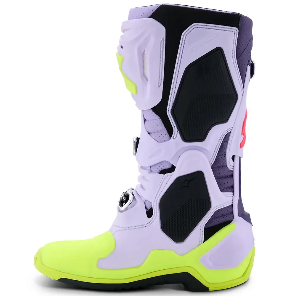 Detalle posterior y spoiler integrado del equipamiento Tech 10 JETT LAWRENCE Supervented Botas Alpinestars - Moto Garage Miami