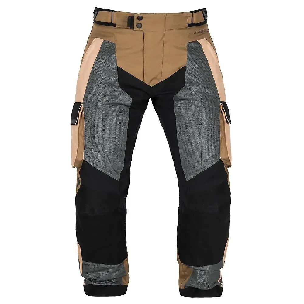 Detalle de pintura y diseño en tonalidad Arena/Gris, 4XL del Pantalón ADV RIDGECREST - Moto Garage Miami