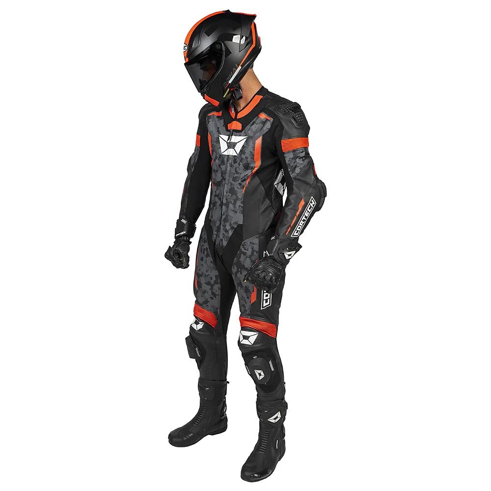 Primer plano de la construcción y material del SECTOR PRO AIR Traje de cuero Cortech - Moto Garage Miami