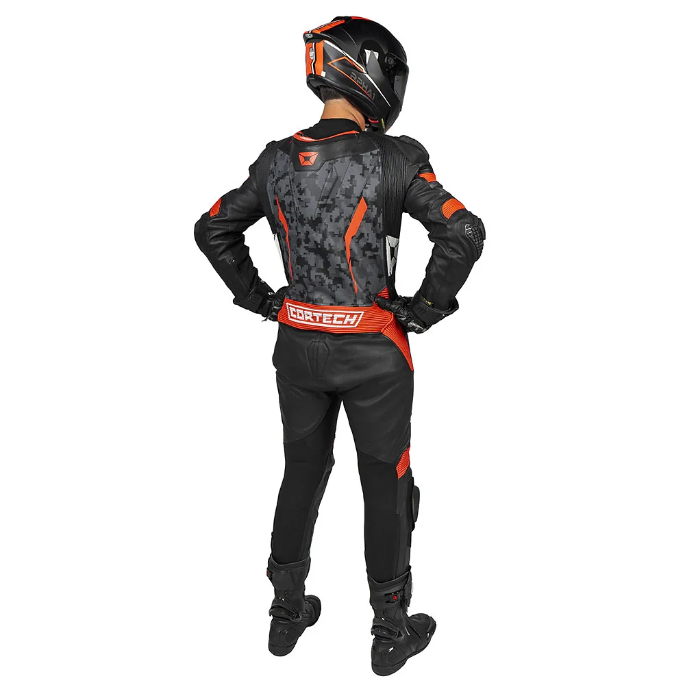 Vista frontal y diseño de calota del SECTOR PRO AIR Traje de cuero Cortech - Moto Garage Miami