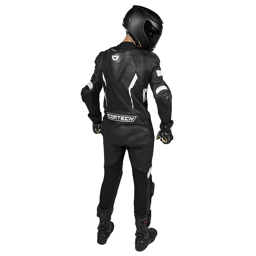 Perfil aerodinámico y sistema de ventilación del SECTOR PRO AIR Traje de cuero Cortech - Moto Garage Miami