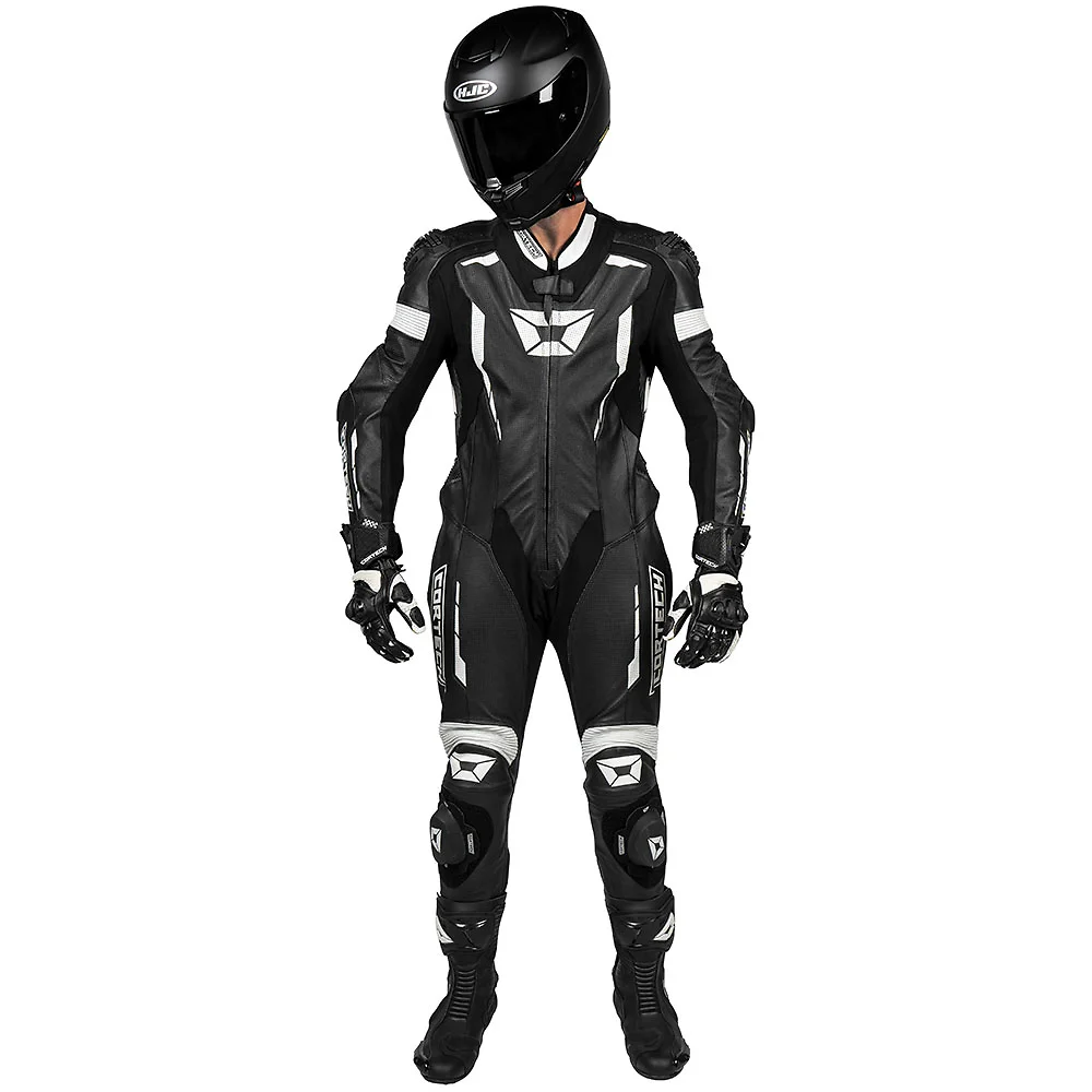 Vista frontal y diseño de calota del SECTOR PRO AIR Traje de cuero Cortech - Moto Garage Miami