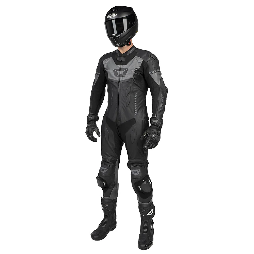 Vista frontal y diseño de calota del REVO SPORT AIR Traje de cuero Cortech - Moto Garage Miami