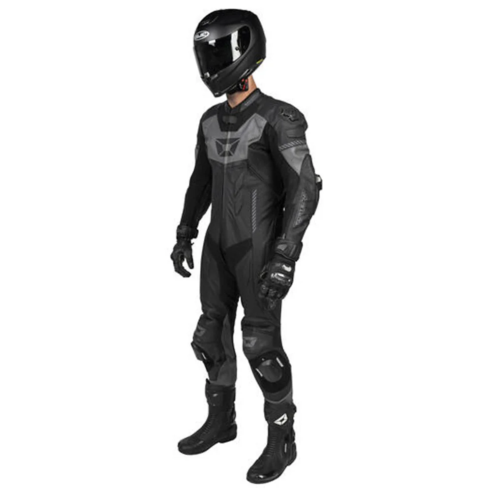 Vista frontal y diseño de calota del REVO SPORT AIR Traje de cuero Cortech - Moto Garage Miami