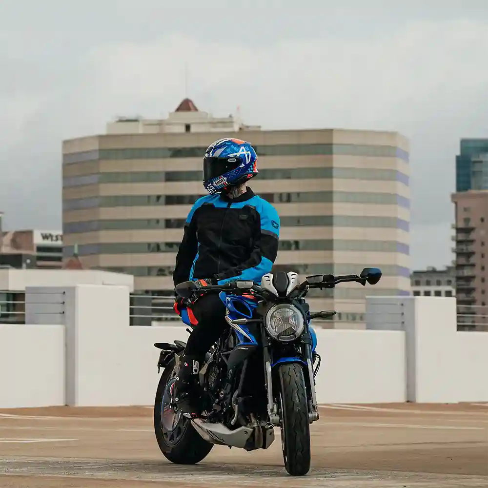 Acabados interiores y sistema de retención del modelo AERO-FLO 2.0 Chaqueta Cortech - Moto Garage Miami