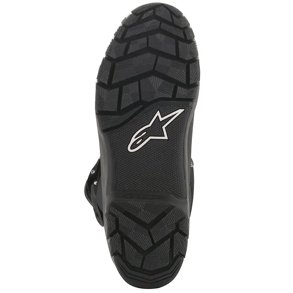 Vista frontal y diseño de calota del Corozal Adventure Drystar® / Botas Alpinestars - Moto Garage Miami