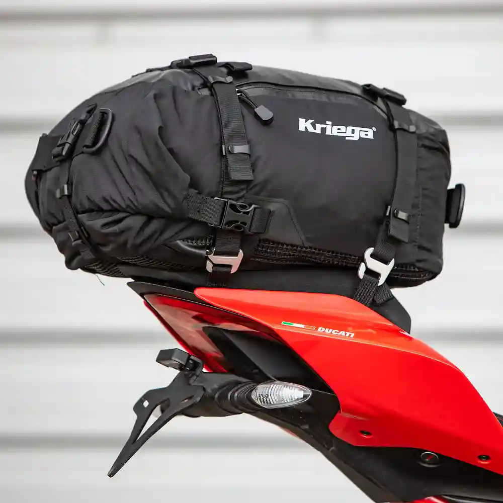 Acabados interiores y sistema de retención del modelo Montaje US-DRYPACK DUCATI PANIGALE V4 - Moto Garage Miami