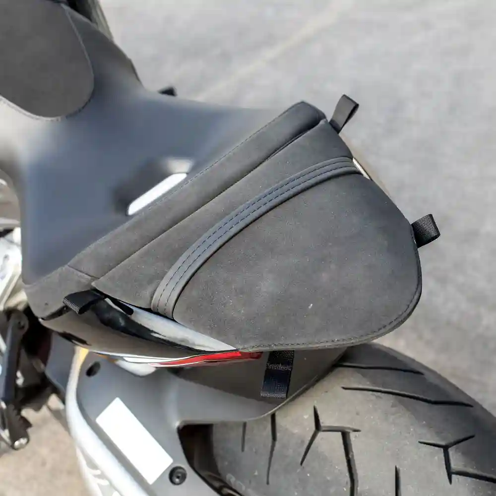 Detalle posterior y spoiler integrado del equipamiento Montaje US-DRYPACK DUCATI XDIAVEL - Moto Garage Miami