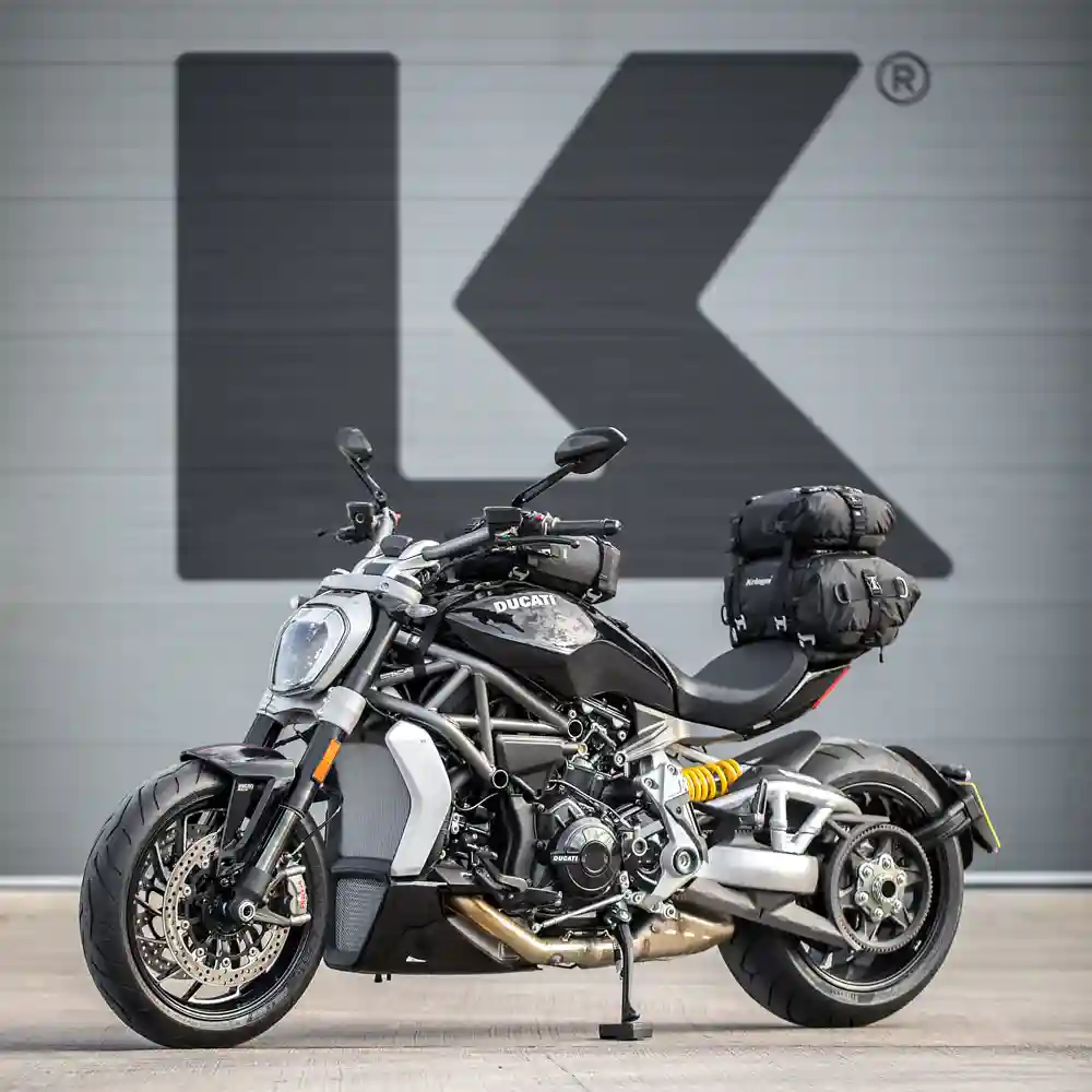 Vista frontal y diseño de calota del Montaje US-DRYPACK DUCATI XDIAVEL - Moto Garage Miami