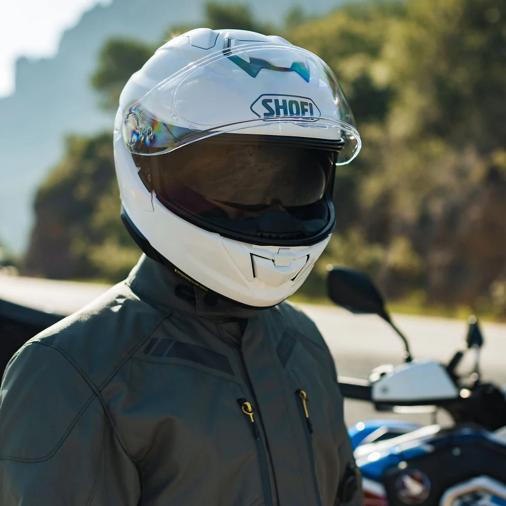 Perfil aerodinámico y sistema de ventilación del GT-AIR 3 / Casco SHOEI - Moto Garage Miami