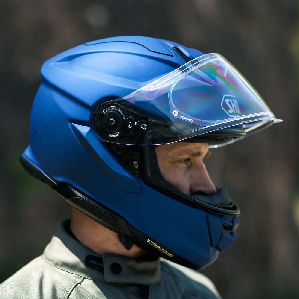 Vista frontal y diseño de calota del GT-AIR 3 / Casco SHOEI - Moto Garage Miami