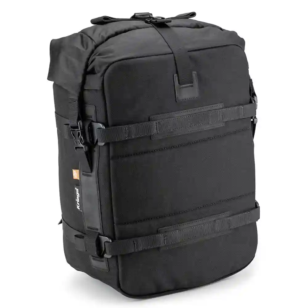 Detalle posterior y spoiler integrado del equipamiento Kriega OS-18 ADVENTURE Pack - Moto Garage Miami