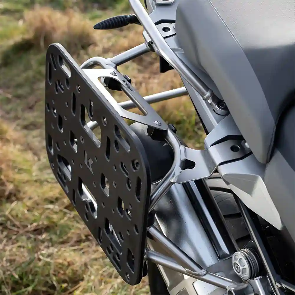 Vista frontal y diseño de calota del Adaptador de plataforma OS para BMW GS Adventure - Moto Garage Miami