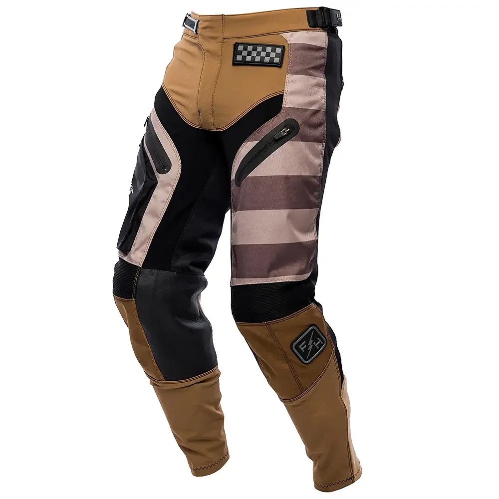Materiales y estética visual de la versión 44 del Matox / Pantalón - Moto Garage Miami