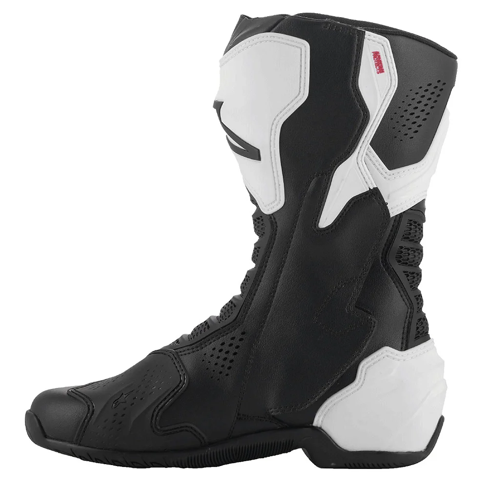 Detalle posterior y spoiler integrado del equipamiento SMX-6 V3 ventiladas Botas Alpinestars - Moto Garage Miami