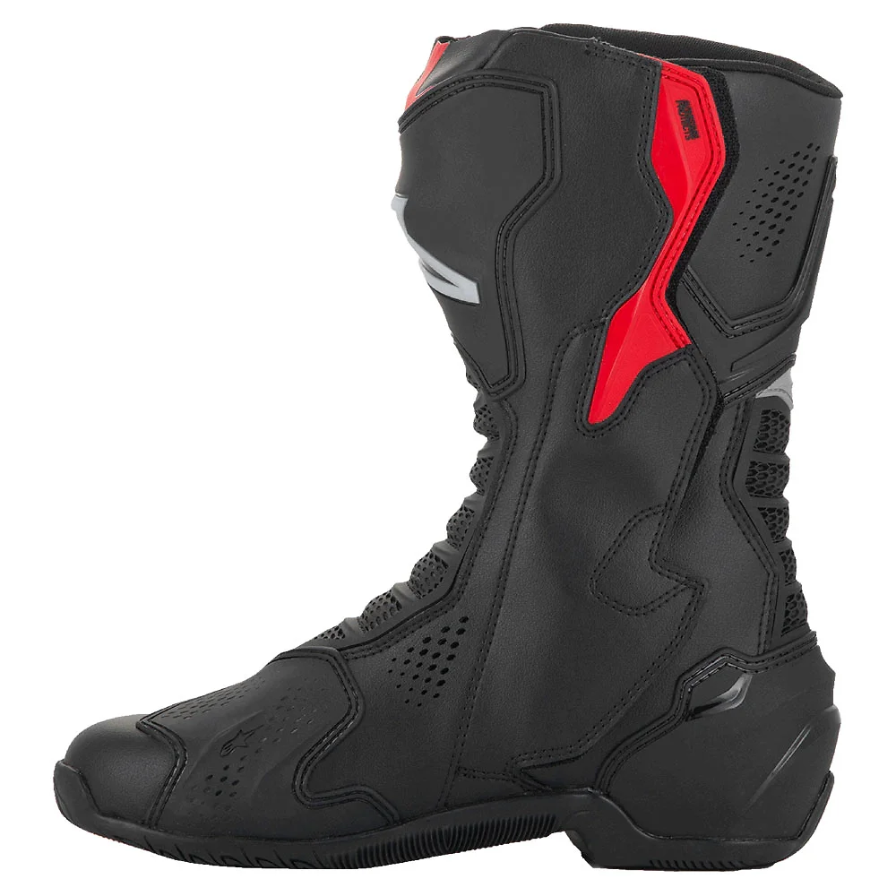 Detalle posterior y spoiler integrado del equipamiento SMX-6 V3 ventiladas Botas Alpinestars - Moto Garage Miami