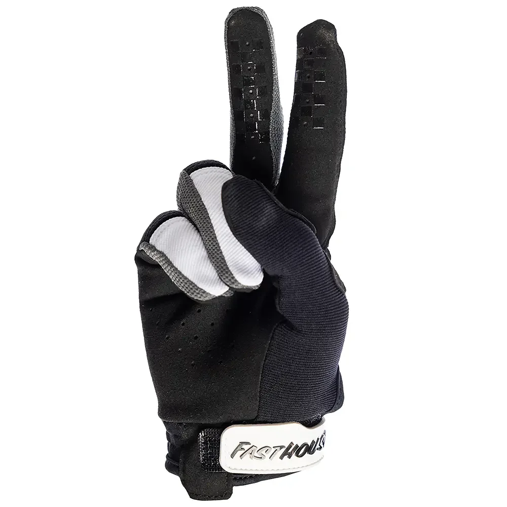 Perfil aerodinámico y sistema de ventilación del Speed Style Hudson / Guantes Fasthouse - Moto Garage Miami
