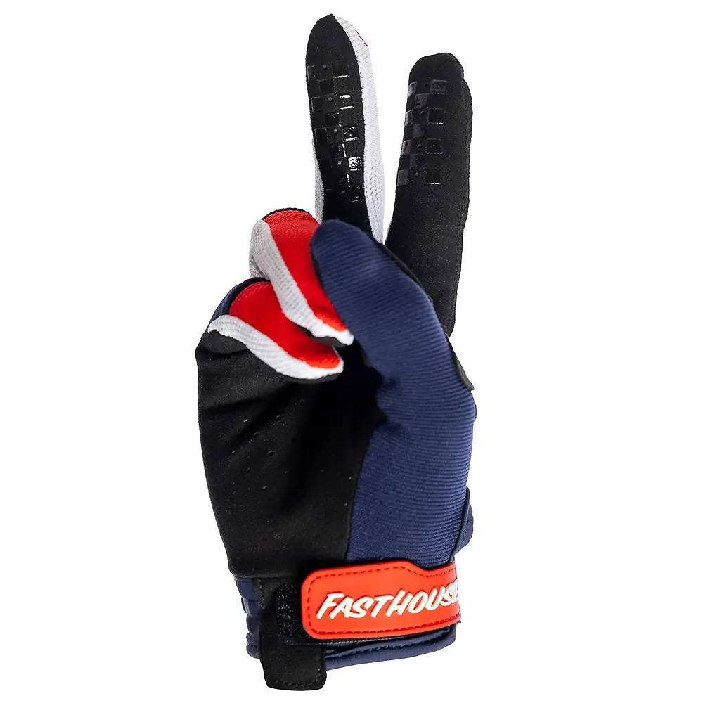 Detalle posterior y spoiler integrado del equipamiento Speed Style Hudson / Guantes Fasthouse - Moto Garage Miami