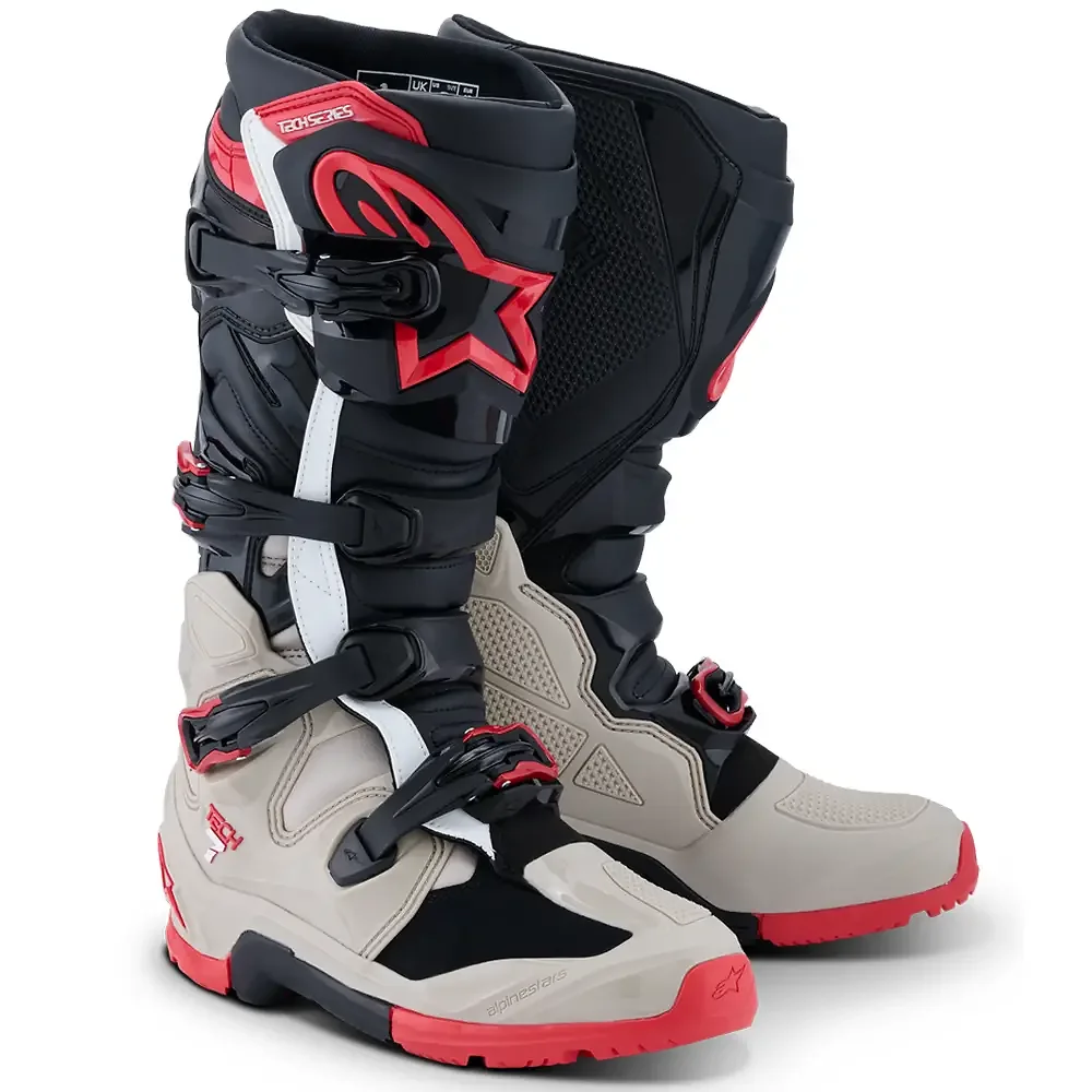 Acabado de fábrica en color Negro/Gris Claro/Rojo Brillante, 13 para el TECH 7 Enduro 2026 / Botas - Moto Garage Miami