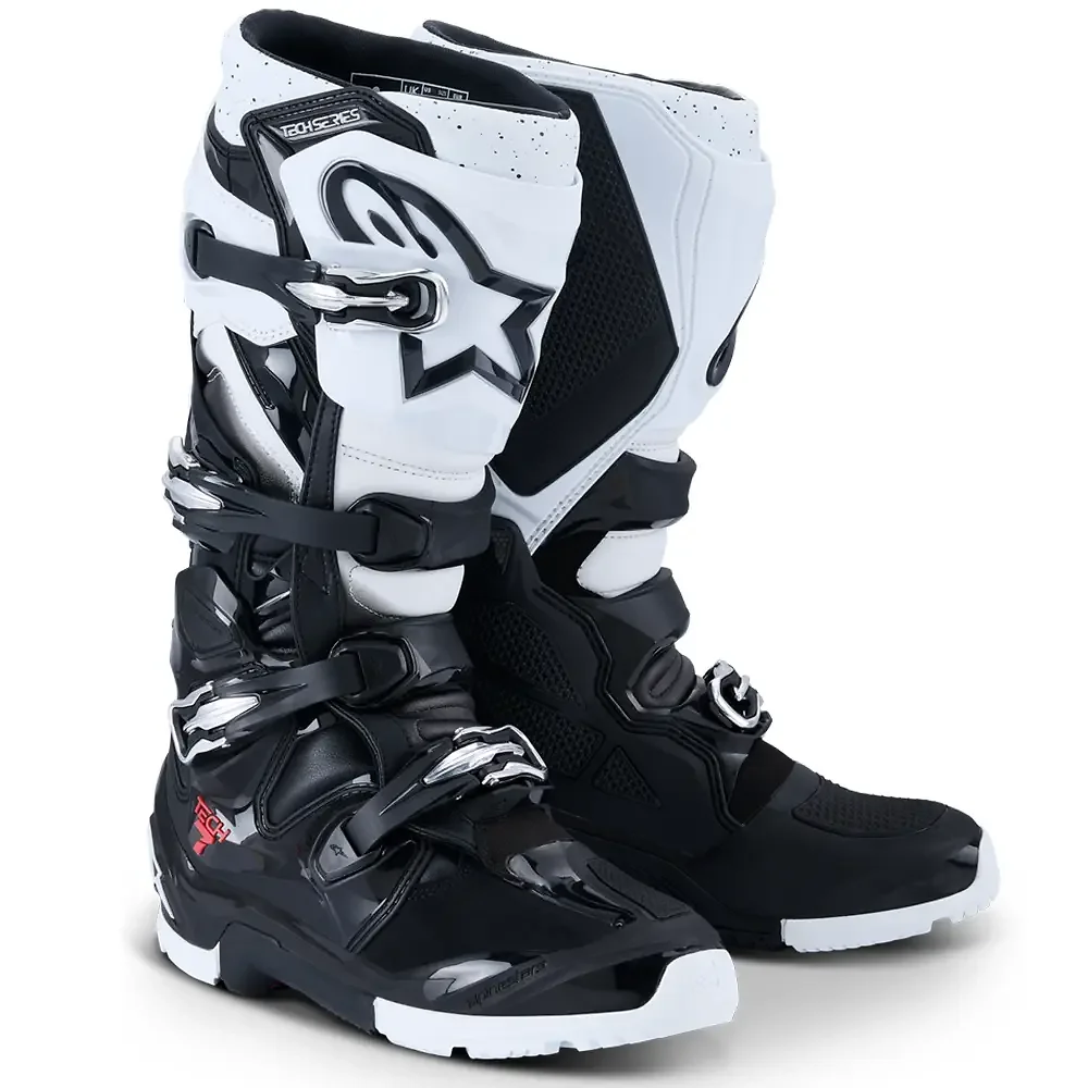 Materiales y estética visual de la versión Negro/Blanco, 13 del TECH 7 Enduro 2026 / Botas - Moto Garage Miami