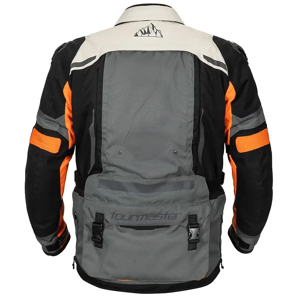 Detalle posterior y spoiler integrado del equipamiento THE TREK ADV Chaqueta Tourmaster - Moto Garage Miami